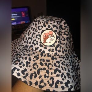 Buc-ees Beaver Fishing Hat Cap Texas Bucket Hat Adult Size Snow Leopard Print